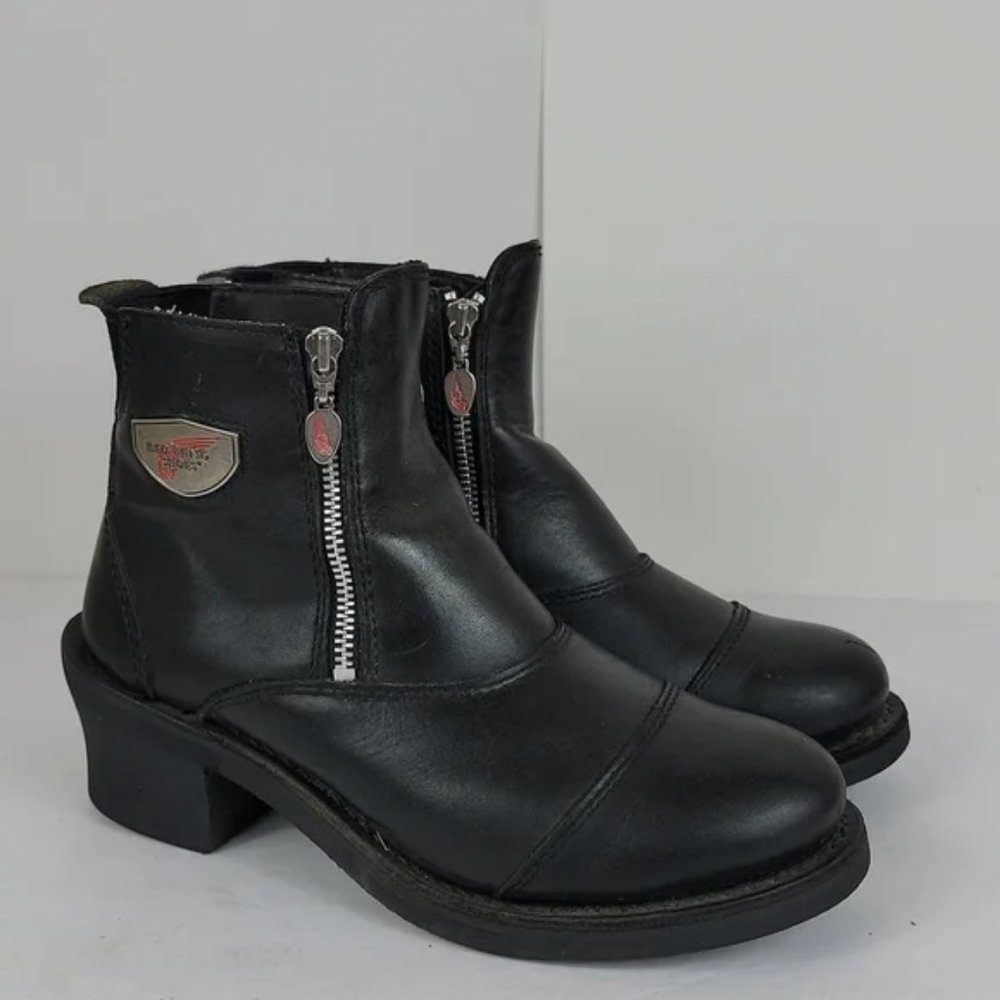 Black 9.5 Women's Red Wing Motorcycle Boots in great pre-worn condition